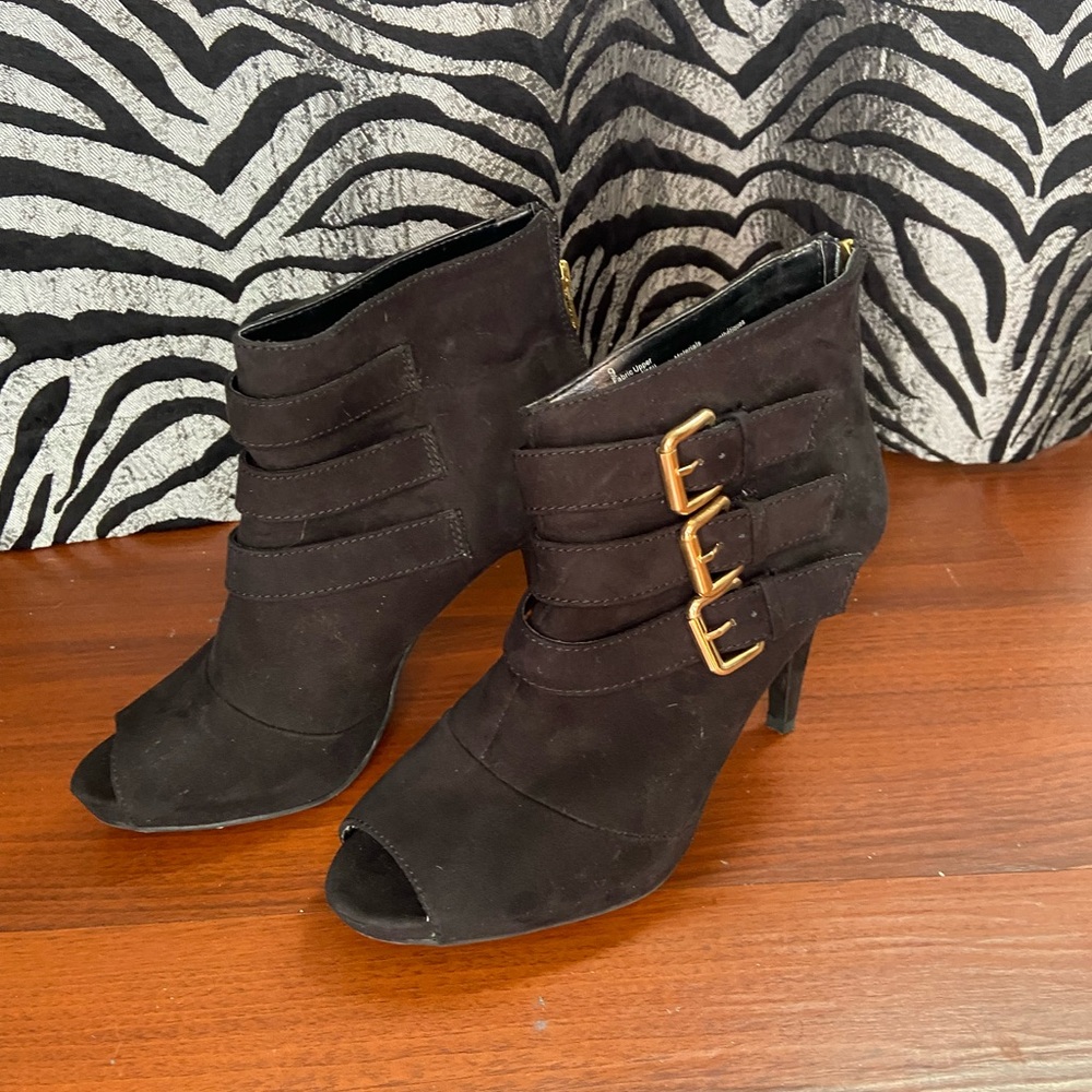 Women’s black sued heel booties